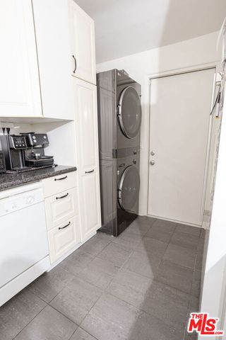 2813 S Bentley Avenue, Los Angeles, CA 90064