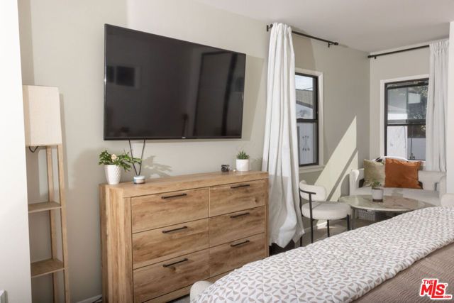 2813 S Bentley Avenue, Los Angeles, CA 90064