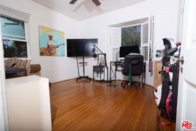 2813 S Bentley Avenue, Los Angeles, CA 90064