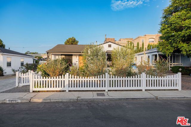 2813 S Bentley Avenue, Los Angeles, CA 90064