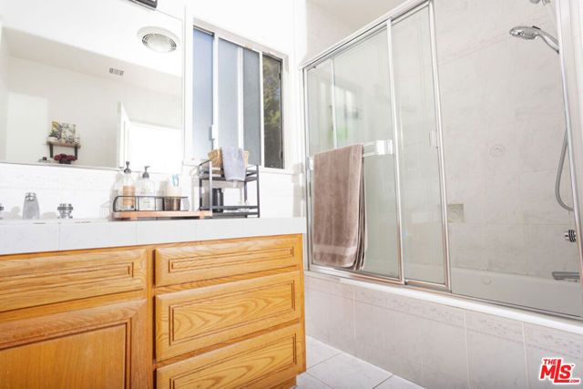 2813 S Bentley Avenue, Los Angeles, CA 90064