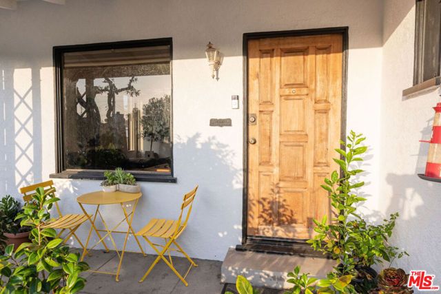 2813 S Bentley Avenue, Los Angeles, CA 90064