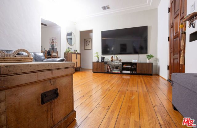 2813 S Bentley Avenue, Los Angeles, CA 90064