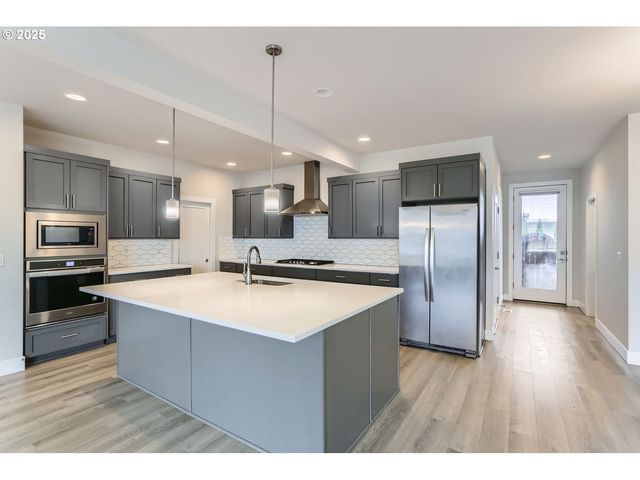 4277 Se REED Dr, Hillsboro, OR 97123