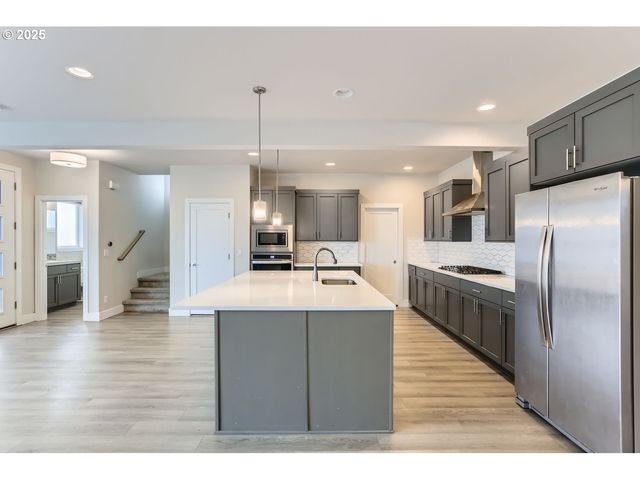 4277 Se REED Dr, Hillsboro, OR 97123