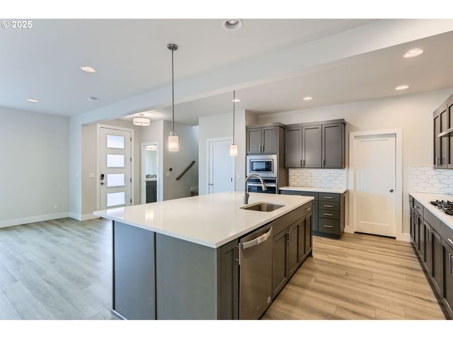 4277 Se REED Dr, Hillsboro, OR 97123