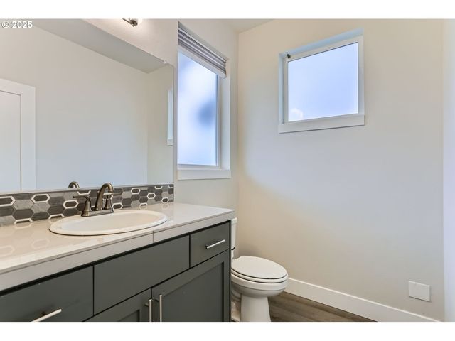 4277 Se REED Dr, Hillsboro, OR 97123
