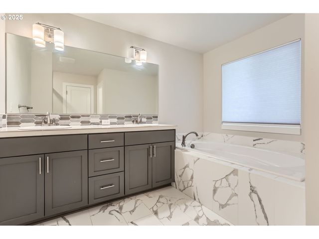 4277 Se REED Dr, Hillsboro, OR 97123