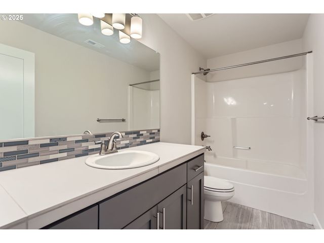 4277 Se REED Dr, Hillsboro, OR 97123
