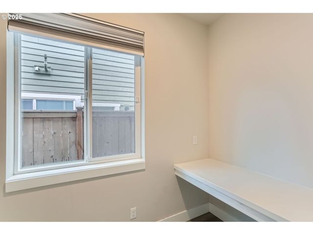 4277 Se REED Dr, Hillsboro, OR 97123