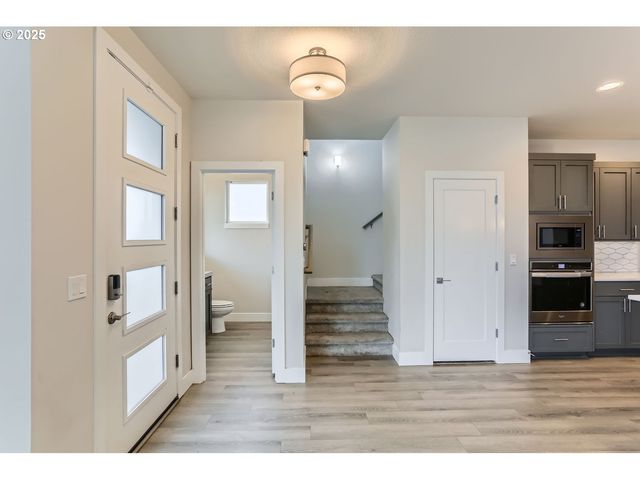 4277 Se REED Dr, Hillsboro, OR 97123