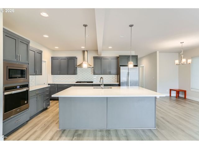 4277 Se REED Dr, Hillsboro, OR 97123