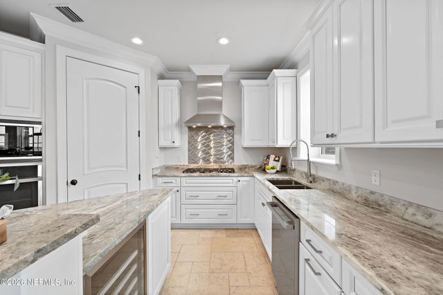 1616 RIVER Road 102, Jacksonville, FL 32207