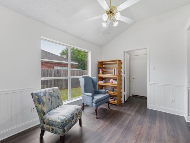 1123 Greenview Lane, Kennedale, TX 76060