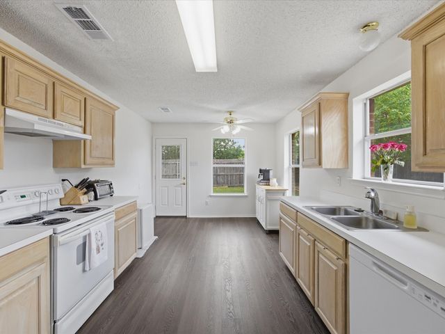 1123 Greenview Lane, Kennedale, TX 76060