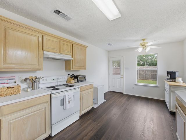 1123 Greenview Lane, Kennedale, TX 76060
