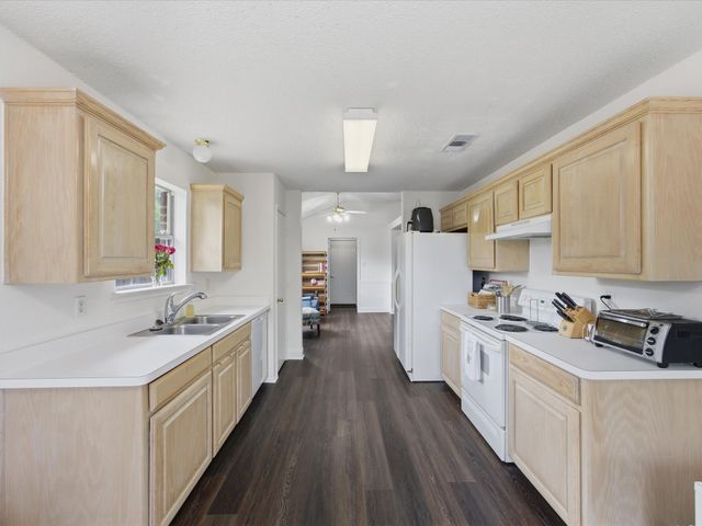 1123 Greenview Lane, Kennedale, TX 76060