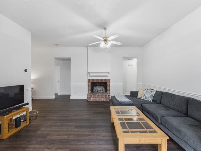 1123 Greenview Lane, Kennedale, TX 76060