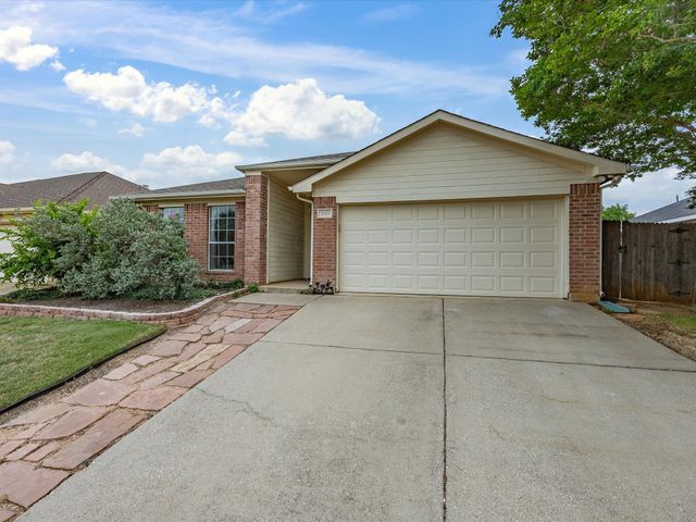 1123 Greenview Lane, Kennedale, TX 76060