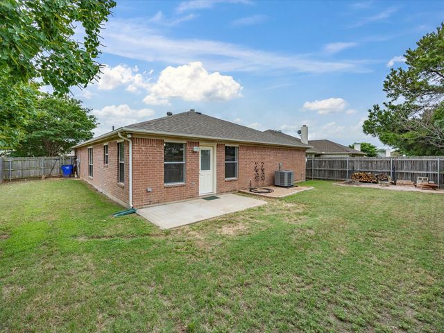 1123 Greenview Lane, Kennedale, TX 76060