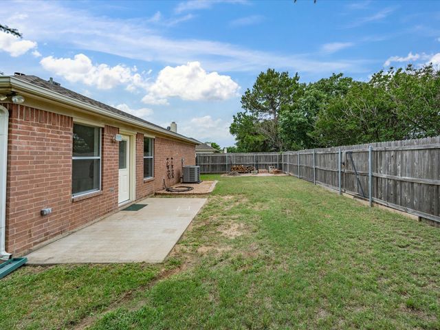 1123 Greenview Lane, Kennedale, TX 76060