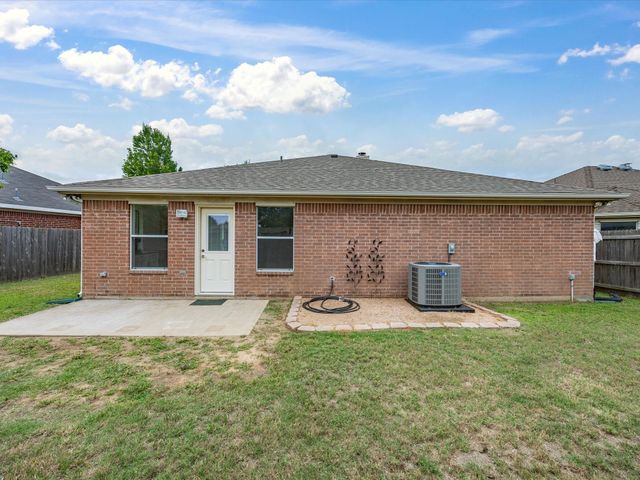1123 Greenview Lane, Kennedale, TX 76060