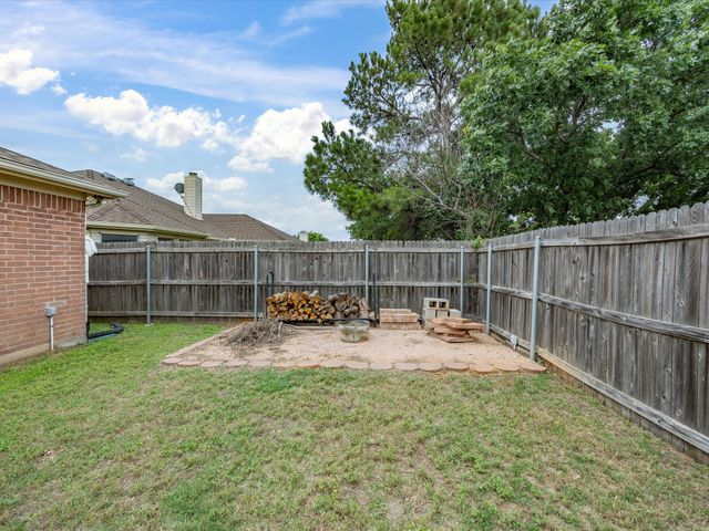 1123 Greenview Lane, Kennedale, TX 76060