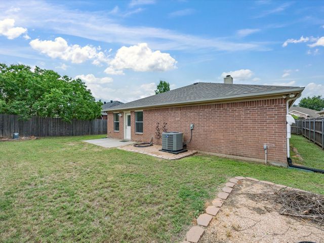 1123 Greenview Lane, Kennedale, TX 76060