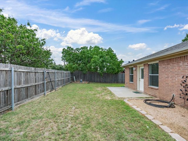 1123 Greenview Lane, Kennedale, TX 76060