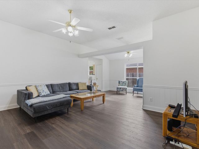 1123 Greenview Lane, Kennedale, TX 76060