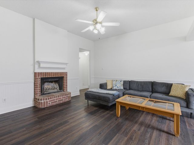 1123 Greenview Lane, Kennedale, TX 76060