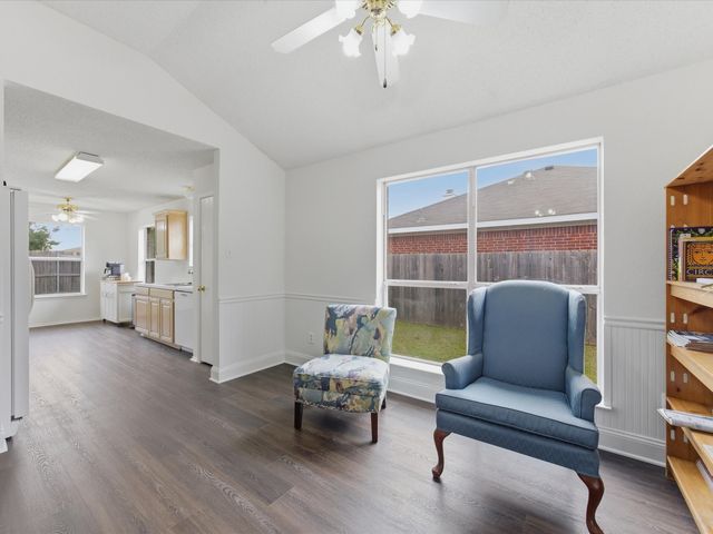 1123 Greenview Lane, Kennedale, TX 76060