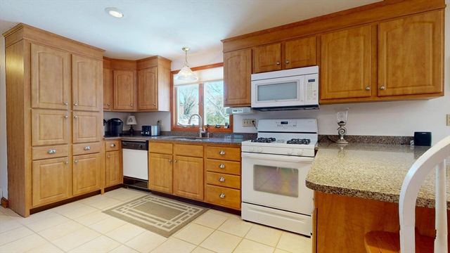 23 Farm Ln, Dennis, MA 02660