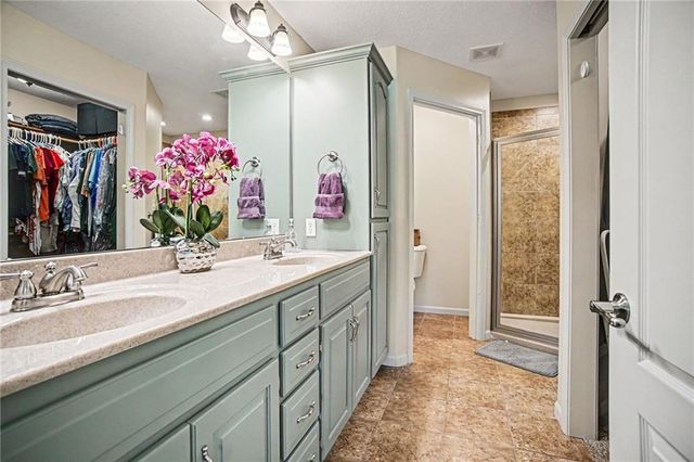 98 Continental Street, Lansing, KS 66043