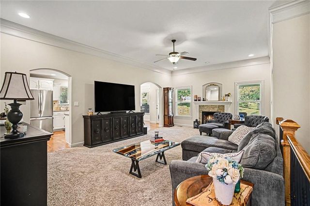 98 Continental Street, Lansing, KS 66043