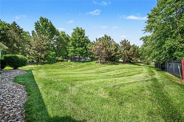 98 Continental Street, Lansing, KS 66043