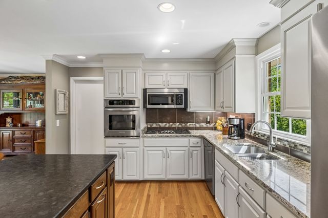 808 Rodney Dr, Nashville, TN 37205