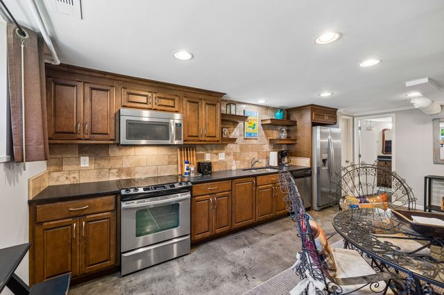 808 Rodney Dr, Nashville, TN 37205