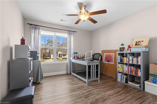 112 Mccleskey Drive, Yadkinville, NC 27055