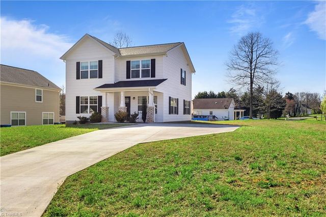 112 Mccleskey Drive, Yadkinville, NC 27055