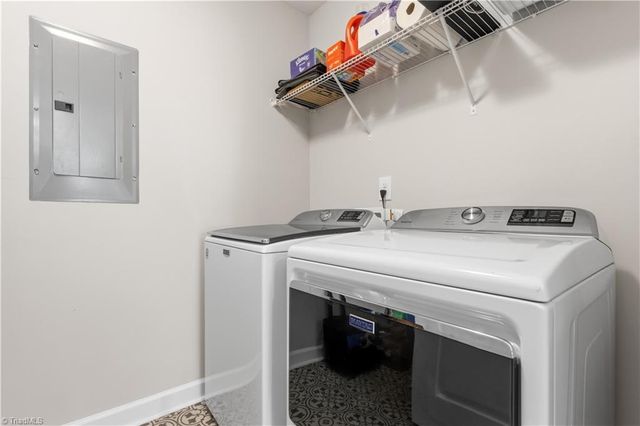 112 Mccleskey Drive, Yadkinville, NC 27055