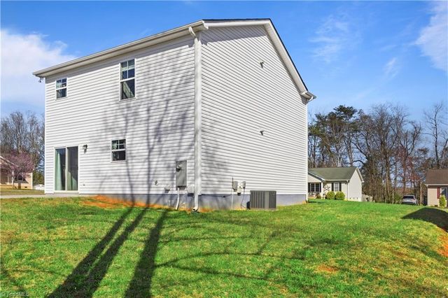 112 Mccleskey Drive, Yadkinville, NC 27055