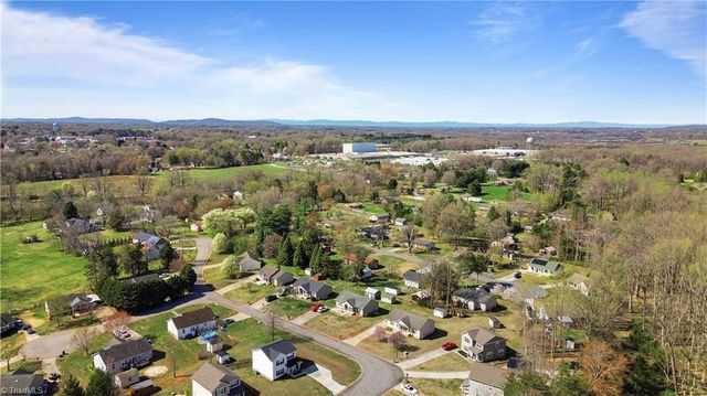 112 Mccleskey Drive, Yadkinville, NC 27055