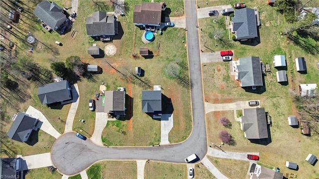 112 Mccleskey Drive, Yadkinville, NC 27055