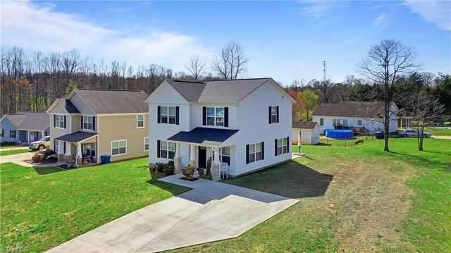 112 Mccleskey Drive, Yadkinville, NC 27055