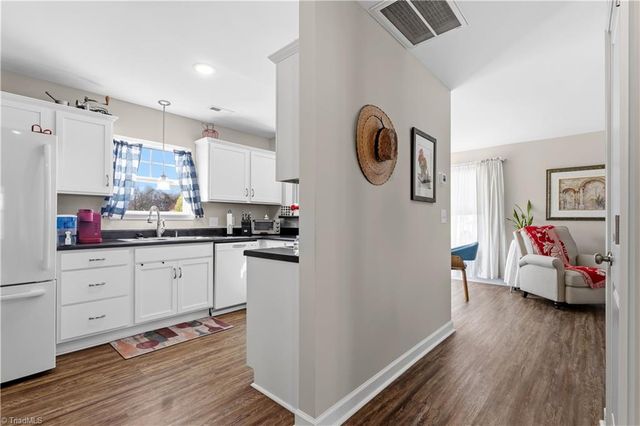 112 Mccleskey Drive, Yadkinville, NC 27055