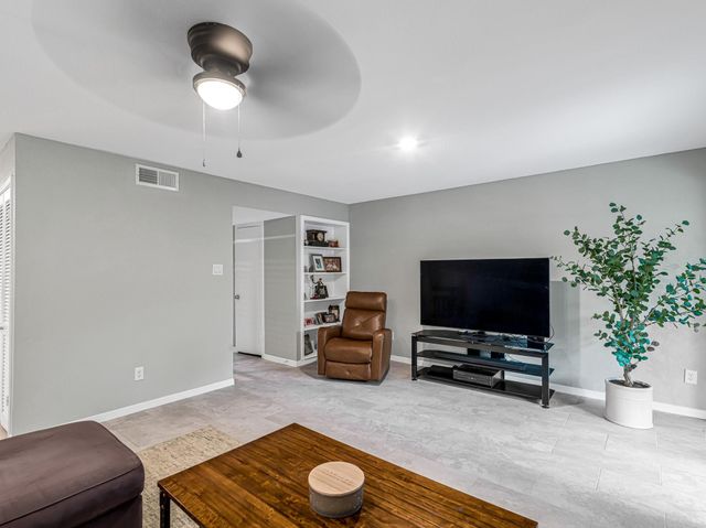 1669 W Sam Houston Parkway S, Houston, TX 77042