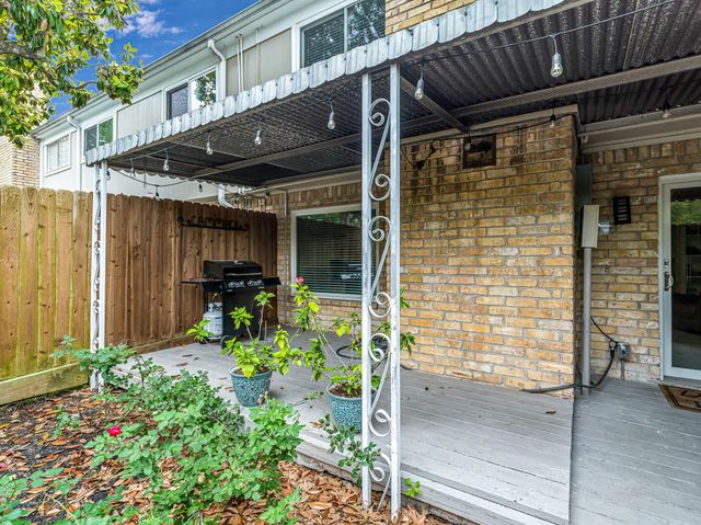1669 W Sam Houston Parkway S, Houston, TX 77042