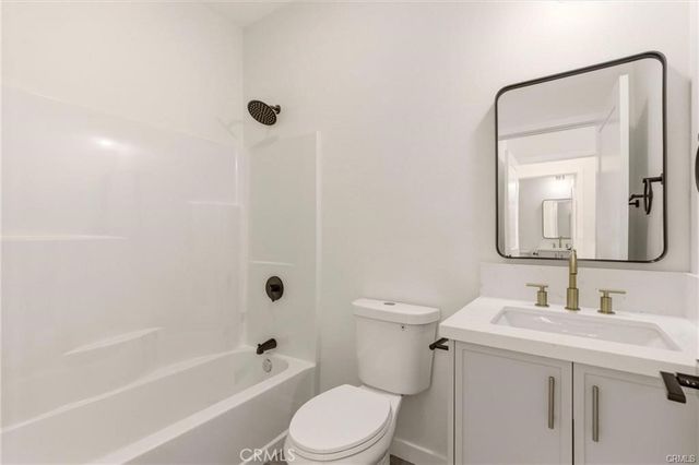 2155 Euclid Avenue B, Long Beach, CA 90815