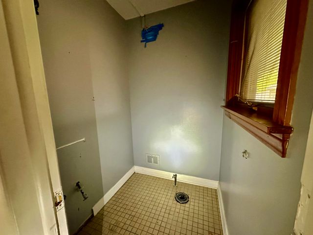 21489 Danbury Street, Woodhaven, MI 48183